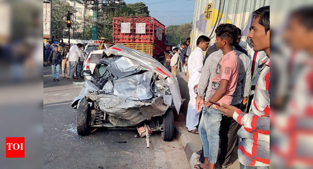 Truck hits 2 cabs at Indiranagar signal; one killed in Karnataka Bengaluru News Times of India