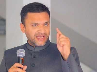 AIMIM leader Akbaruddin Owaisi urges KCR to issue GO to stop NPR exercise |  Hyderabad News - Times of India