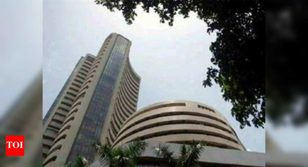 Sensex sheds 811 pts, Nifty closes below 9k
