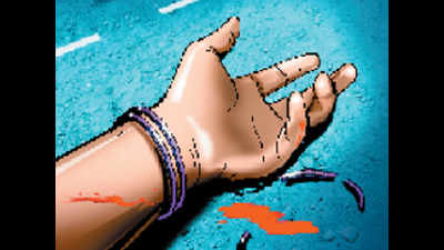 Bus crushes 4 to death in Sultanpur