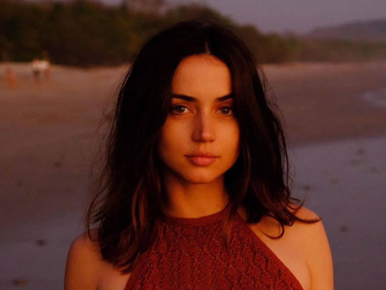 Everything About Ana de Armas, Bond Girl and Actress, Ben Affleck's Rumored  Love Interest