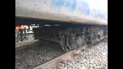 Secunderabad-Raxaul Exp derails near Butibori; passengers safe