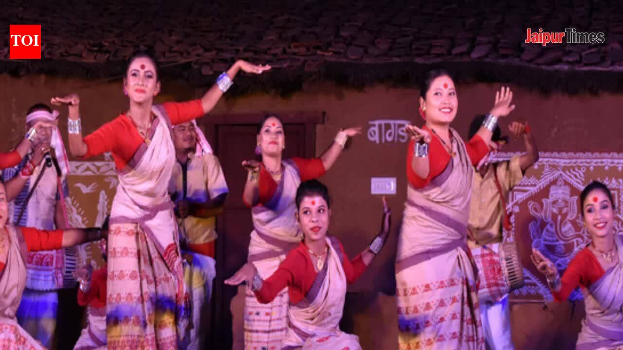 Folk artists presents India's cultural legacy through dance and music