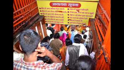 Prayagraj: Temples, hospitals continue witnessing rush despite Coronavirus threat
