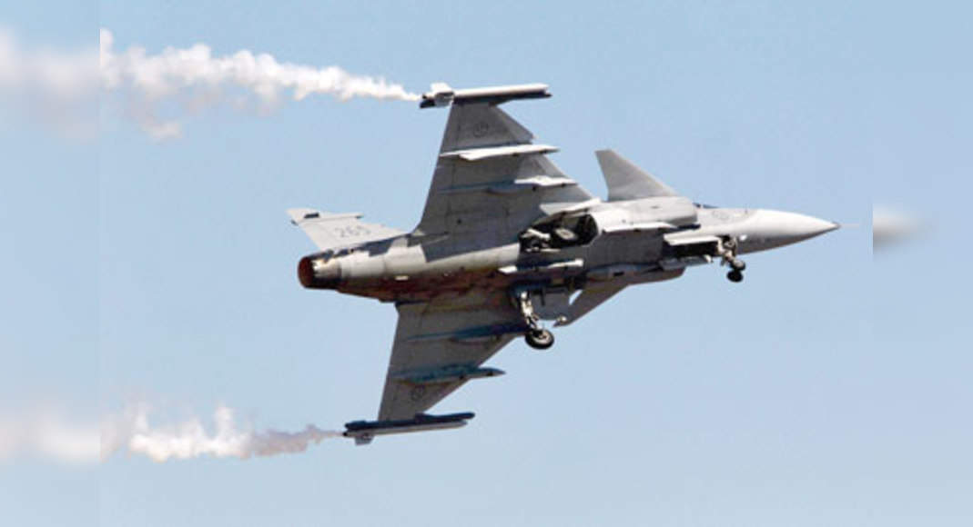 Ratan Tata flies the F18 fighter plane during the Aero India in ...