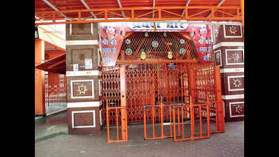 Coronavirus outbreak: Bade Hanuman temple shut, fewer namazis at mosques in Allahabad
