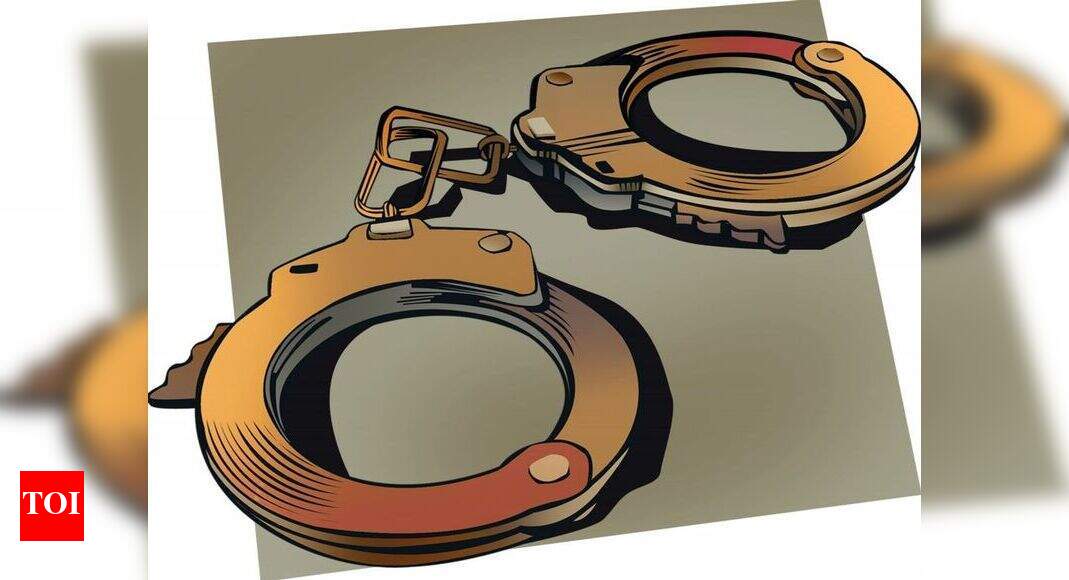 Surat cops nab notorious chain-snatcher | Surat News - Times of India