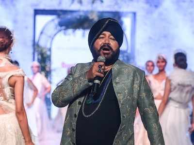 Daler Mehndi, Neha Kakkar to sing national anthem at Pro Kabaddi league |  Music News - The Indian Express