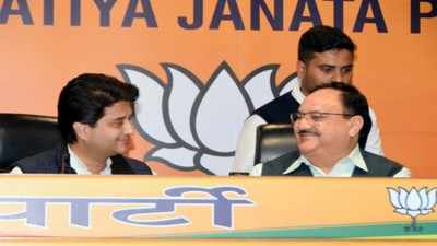 MP political crisis: 22 rebel Congress MLAs meet BJP chief in Scindia's presence
