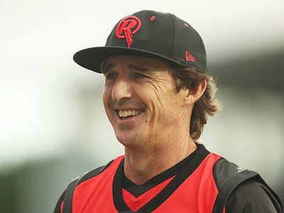 Brad Hogg welcomes ECB's decision to suspend professional cricket