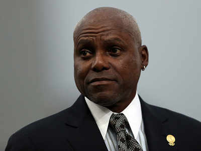 Track legend Carl Lewis wants Olympics postponed for two years