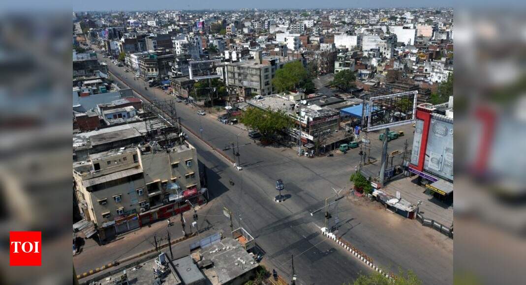 Officially or unofficially, India in lockdown, restrictions in 82 districts