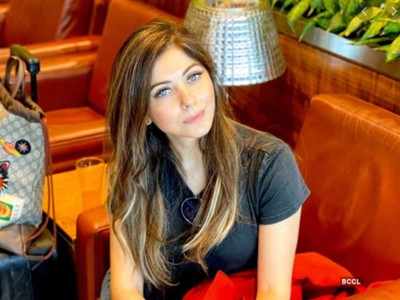63 of Kanika Kapoor's contacts test negative, 120 more face test