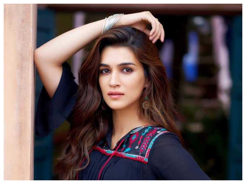 Watch Kriti Sanon Revisits Old Hobby Of Writing Poems Shares A Poetry Written By Her With Her Fans While In Self Quarantine Hindi Movie News Times Of India