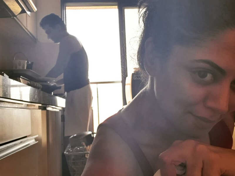 Trolls Attacking Kavita Kaushik For Clicking Selfie While Husband Does The Dishes Need Classes On Gender Equality Times Of India