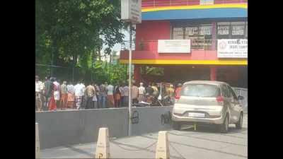Coronavirus threat at liquor-store queues: HC judgement brings no change in Kerala