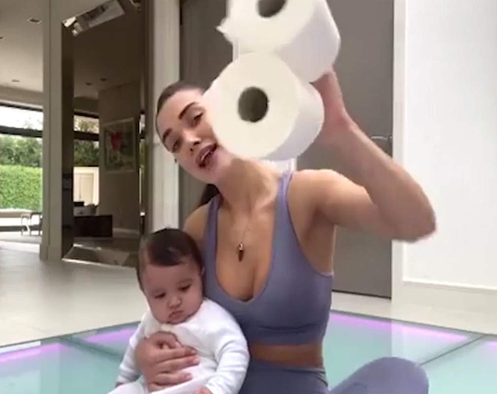 
Amy Jackson shares toilet paper-inspired workout with her little munchkin Andreas!
