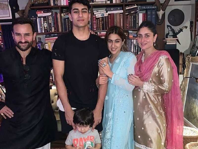 This Picture Of Sara Ali Khan With Kareena Kapoor Saif Ibrahim And Taimur Ali Khan Is A Perfect Family Portrait Hindi Movie News Times Of India