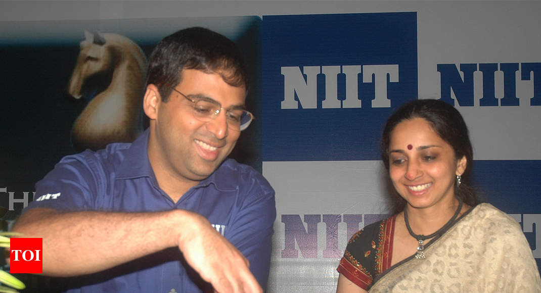 CHENNAI: Viswanathan Anand and his wife Aruna, interacting with the Aids  patients at GRT