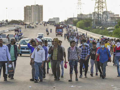 Coronavirus: Exodus of migrant workers chokes Delhi-UP border