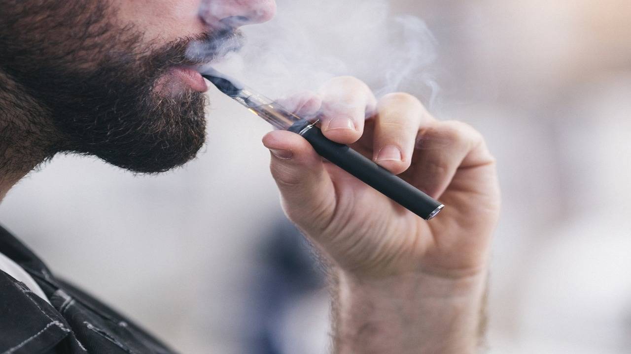 Careful Vaping could increase coronavirus health risks says FDA