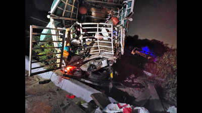 Telangana: ORR crash kills 8 from Karnataka in desperate bid to go home