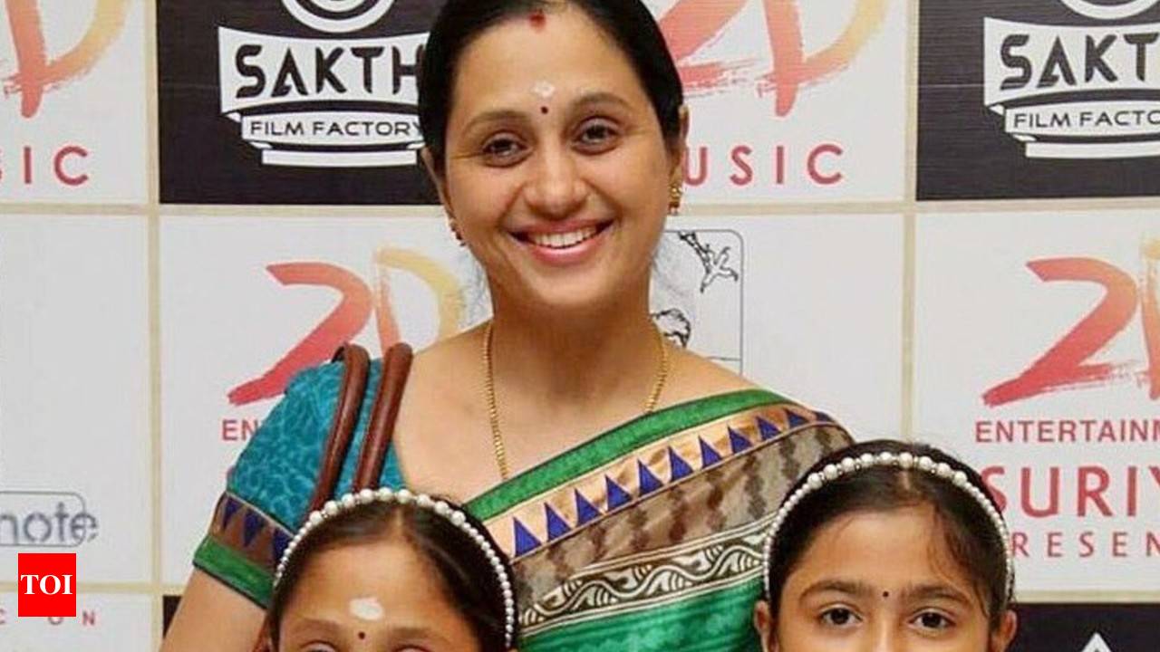 Coronavirus Lockdown: Actress Devayani learns THIS martial art form with  her daughterS | Tamil Movie News - Times of India