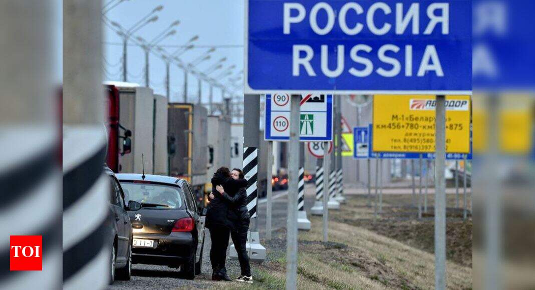 Moscow begins lockdown, as Russia regions prepare for confinement ...