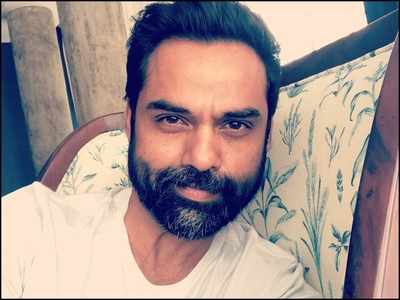 Abhay Deol takes a jibe at 'privileged' people sitting at home amid lockdown in his latest post