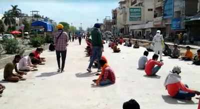 Haryana: Migrant workers offered langar by gurdwaras in Ambala while maintaining social distance