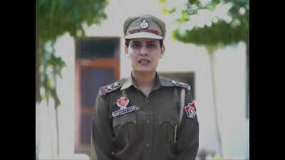 Coronavirus: Women cops educate people to stay inside home in ...