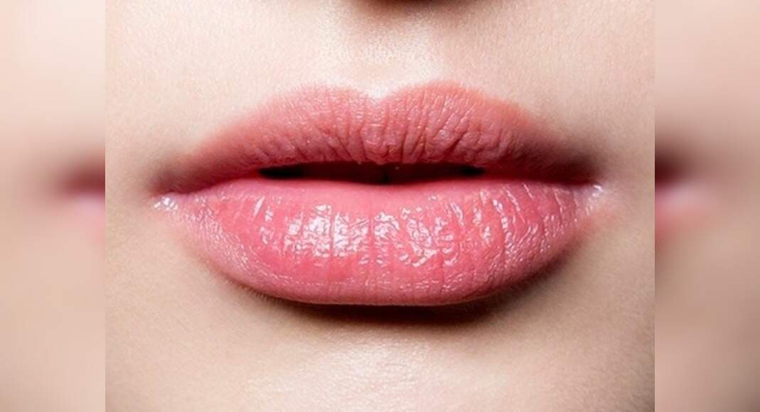 Best Essential Oils For Chapped Lips That Works Wonders