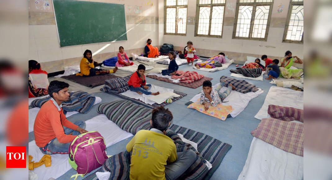 Use volunteers to calm down migrants: SC to govt