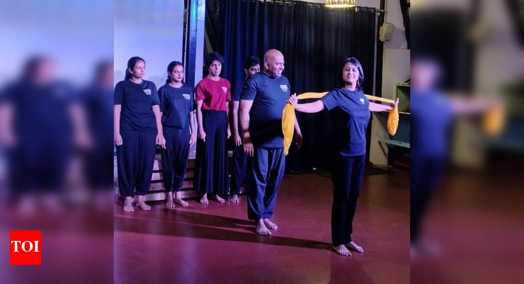 City theatre space shares nuances of playback acting | Kannada Movie ...