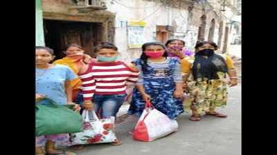 Kolkata: Loreto Mary Ward Social Centre distributes ration among starving sex workers at Sonagachhi