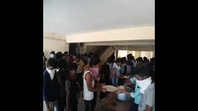 About 400 youths in Pusad for job ‘dumped’ at 2 hostels