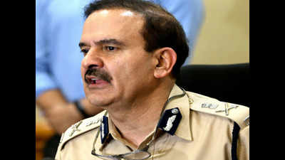 Mumbai top cop answers citizen questions live on Twitter