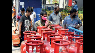 Maharashtra: Free LPG cylinder a month for Ujjwala beneficiaries till June 30