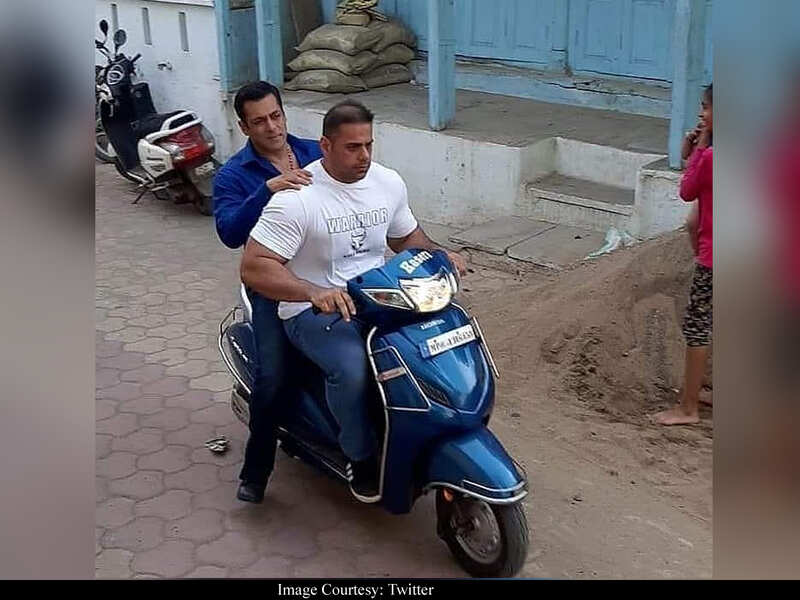 Did you know Abdullah had accompanied Salman Khan for the shoot of ‘Dabangg 3’ in Indore? Did you know Abdullah had accompanied Salman Khan for the shoot of ‘Dabangg 3’ in Indore?