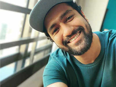 Vicky Kaushal is all about spreading smiles while under quarantine