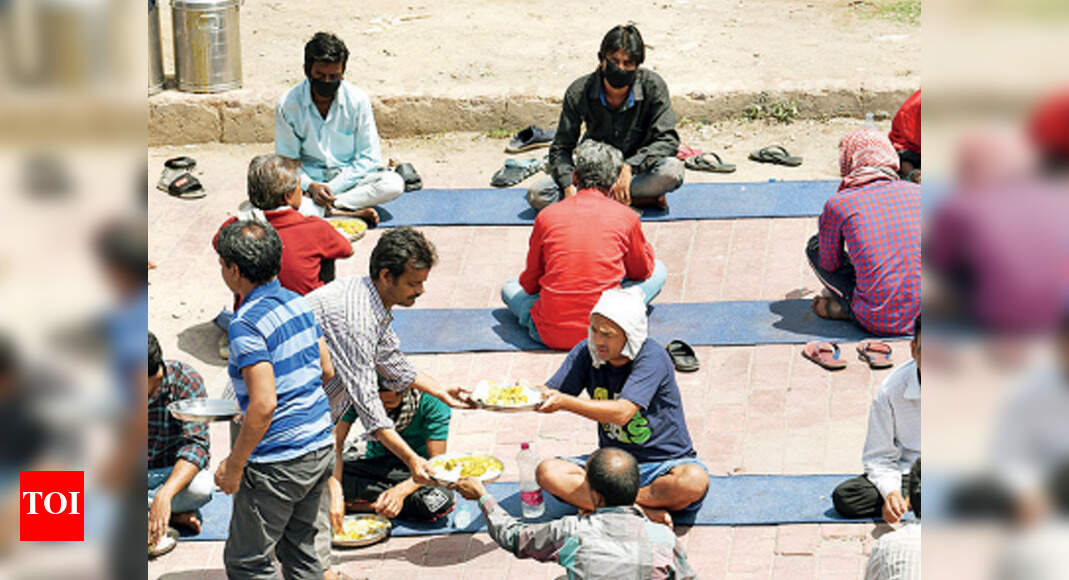 Delhi lockdown: Migrant workers are out of job, food and luck | Delhi ...