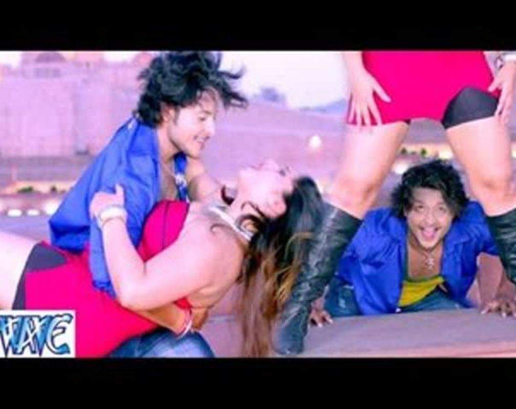 
Hot Bhojpuri Song 'Karwayi Debu Lafada Gori' From Rani Chatterjee Starrer 'Shiv Rakshak'
