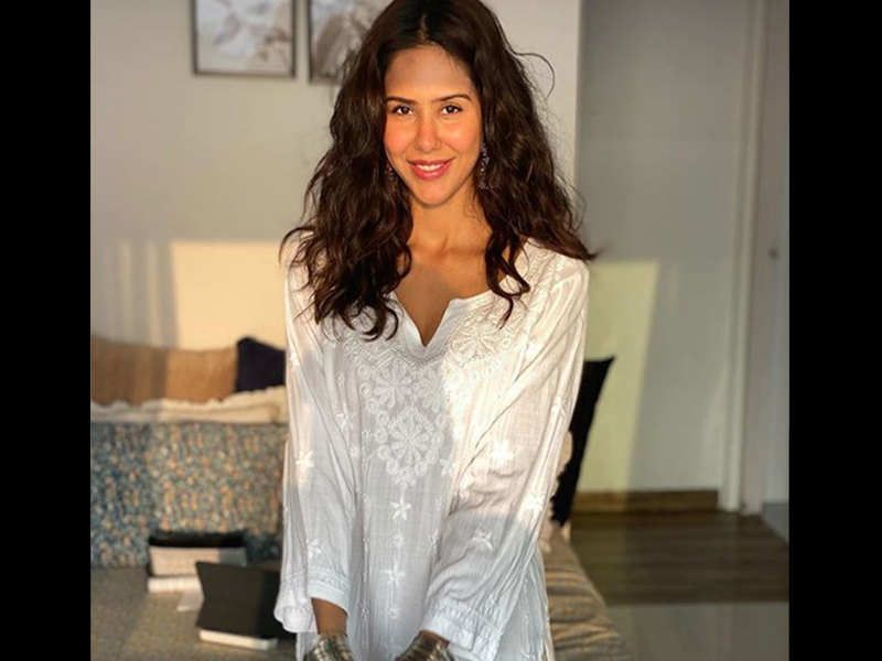 This Sunkissed Picture Of Sonam Bajwa Is Sure To Bring A Smile On Your 