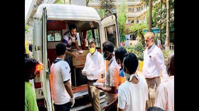 Mumbai businessman feeds needy patients' kin who live on streets