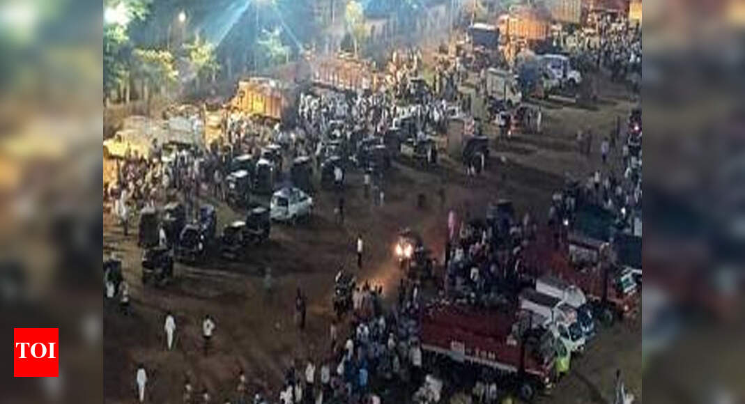 BMC struggles to control crowds at new market sites too | Mumbai News ...