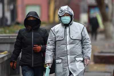 Americans told to wear masks over virus breathing spread fears