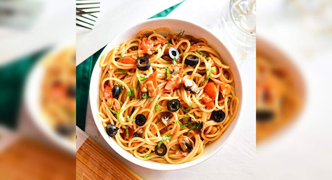 One Pot Pasta with Olives and Mushrooms Recipe: How to Make One Pot Pasta with Olives and Mushrooms 