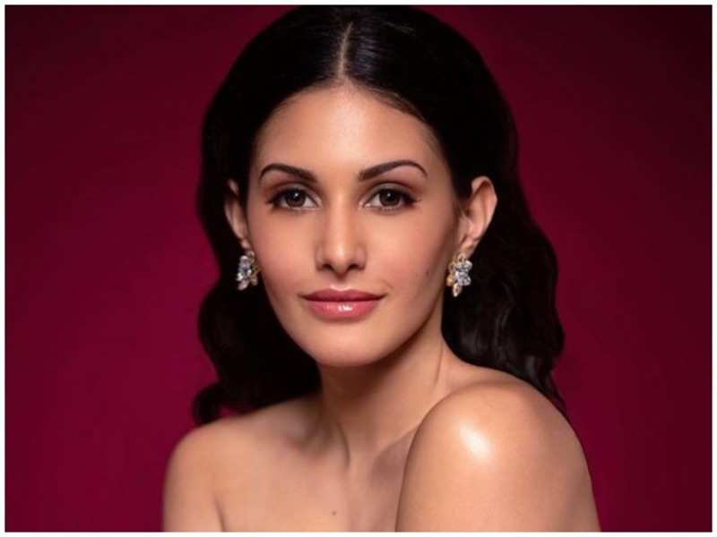 Amyra Dasturs Pics Are All About Beating Quarantine Blues And Staying Positive Hindi Movie
