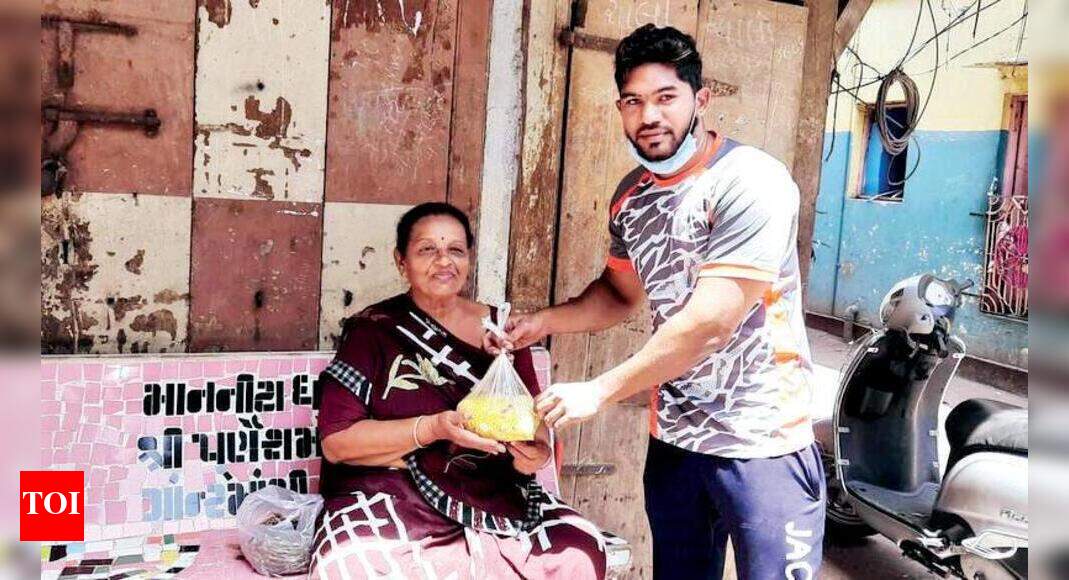 Group Of 15 Ends Hunger Pangs Of 800 People In Rander Surat News Times Of India