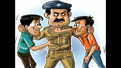 Gandhinagar: De Taali! Police book four for giving Indian high five!